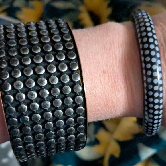 Elegant Black and Gold Dot Bracelet Set - Picture 2 of 3